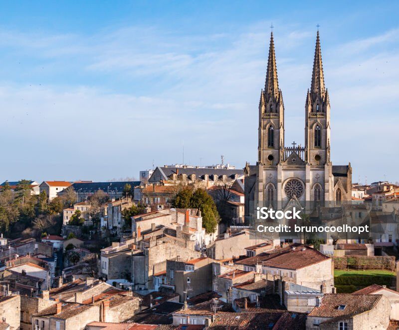 A picture of the Saint Andrew's Church of Niort towering the city.